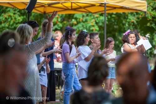 1.-Kinderen-zingen-IMG-20220703-WA0039